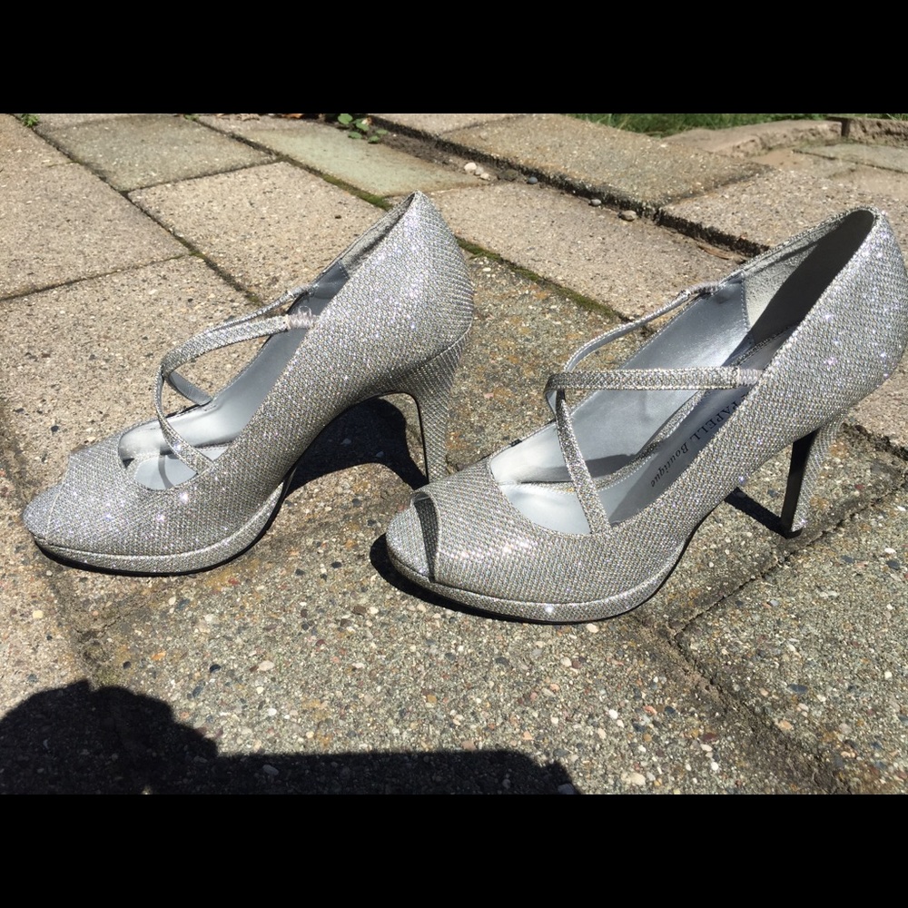 Size 8 Adrianna Papell Boutique shoes